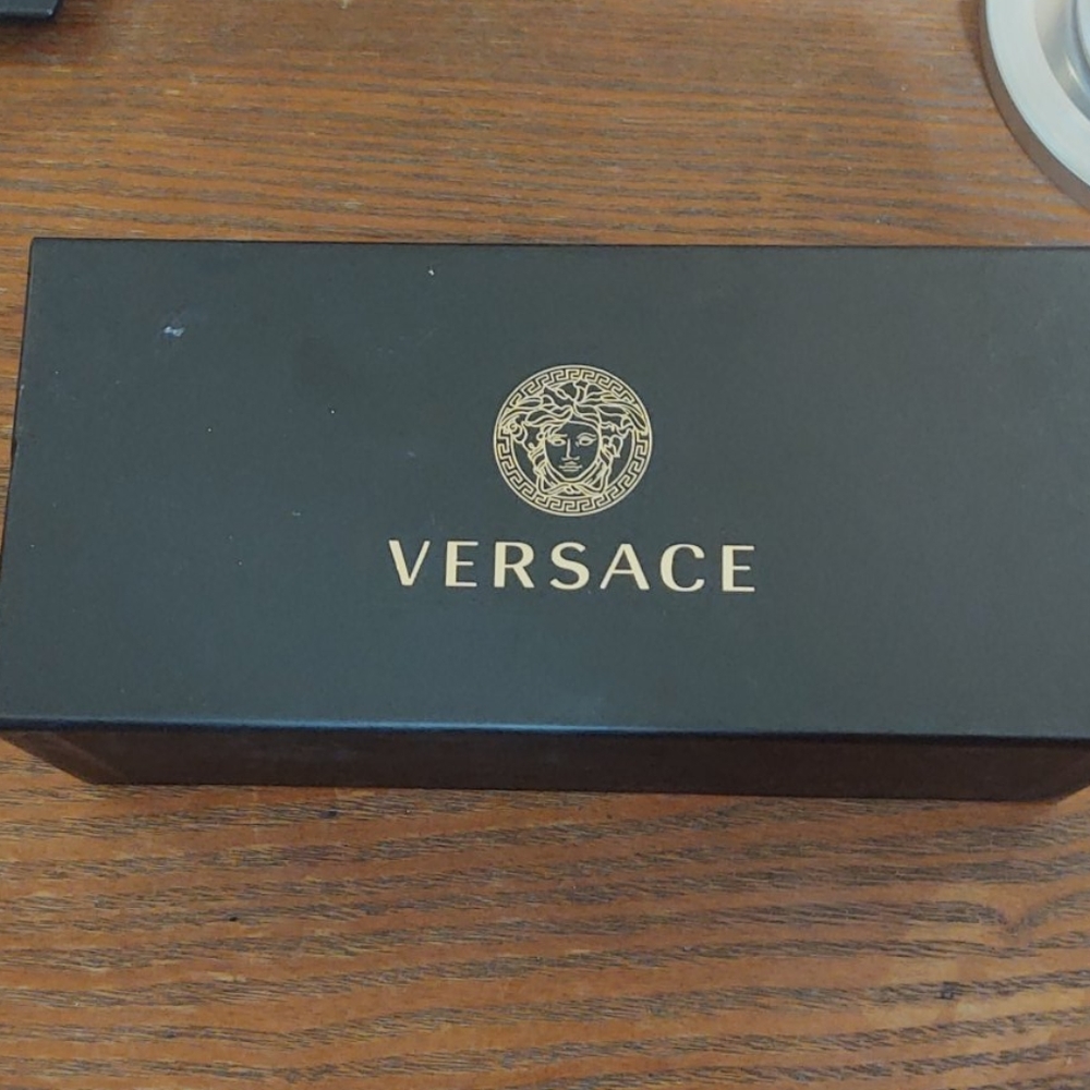 Versace sunglasses - Picture 9 of 11